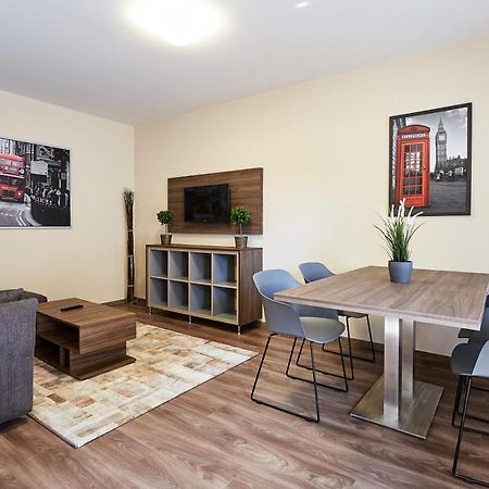 Ovar Apartman Мошонмадяровар Екстер'єр фото