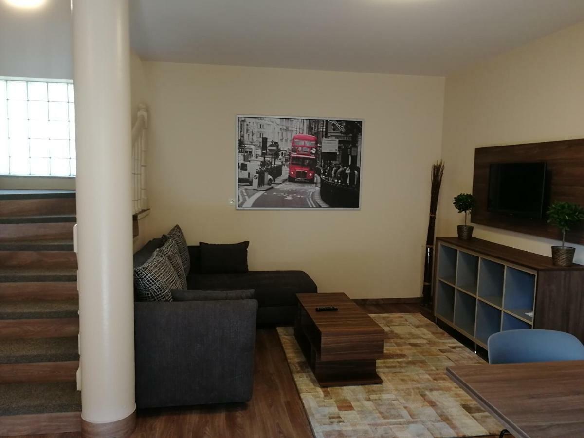 Ovar Apartman Мошонмадяровар Екстер'єр фото