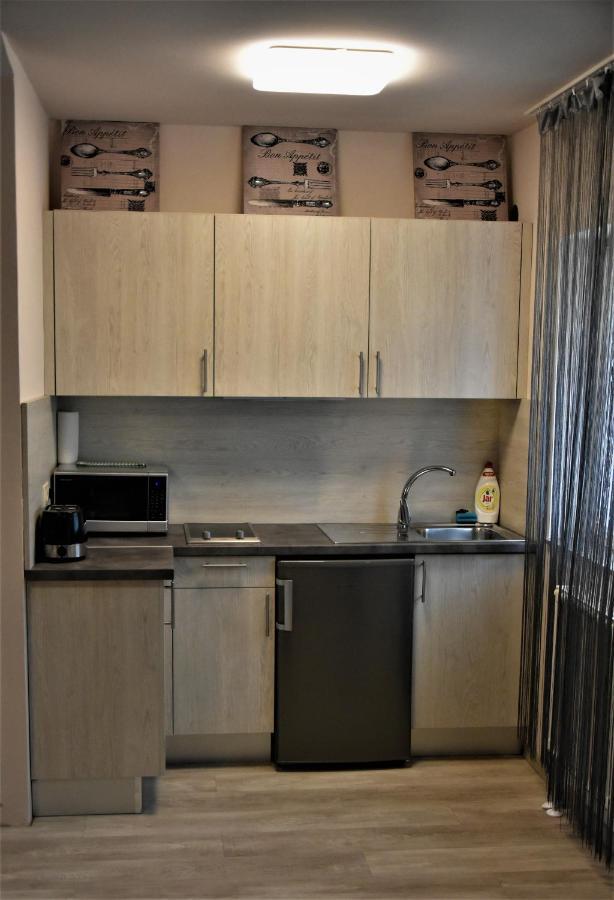 Ovar Apartman Мошонмадяровар Екстер'єр фото