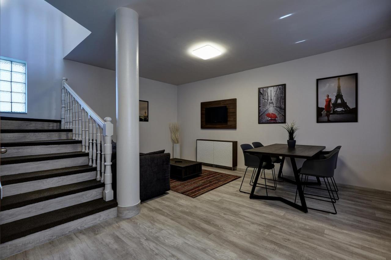 Ovar Apartman Мошонмадяровар Екстер'єр фото