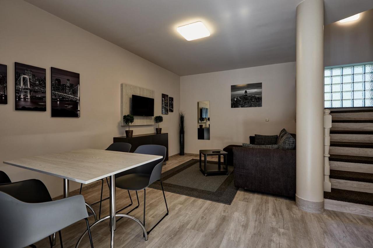 Ovar Apartman Мошонмадяровар Екстер'єр фото