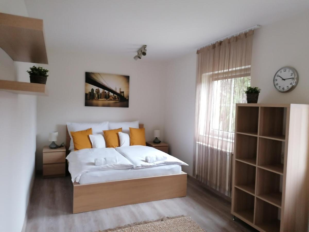 Ovar Apartman Мошонмадяровар Екстер'єр фото